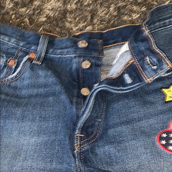 Levi Shorts - Picture 3 of 8